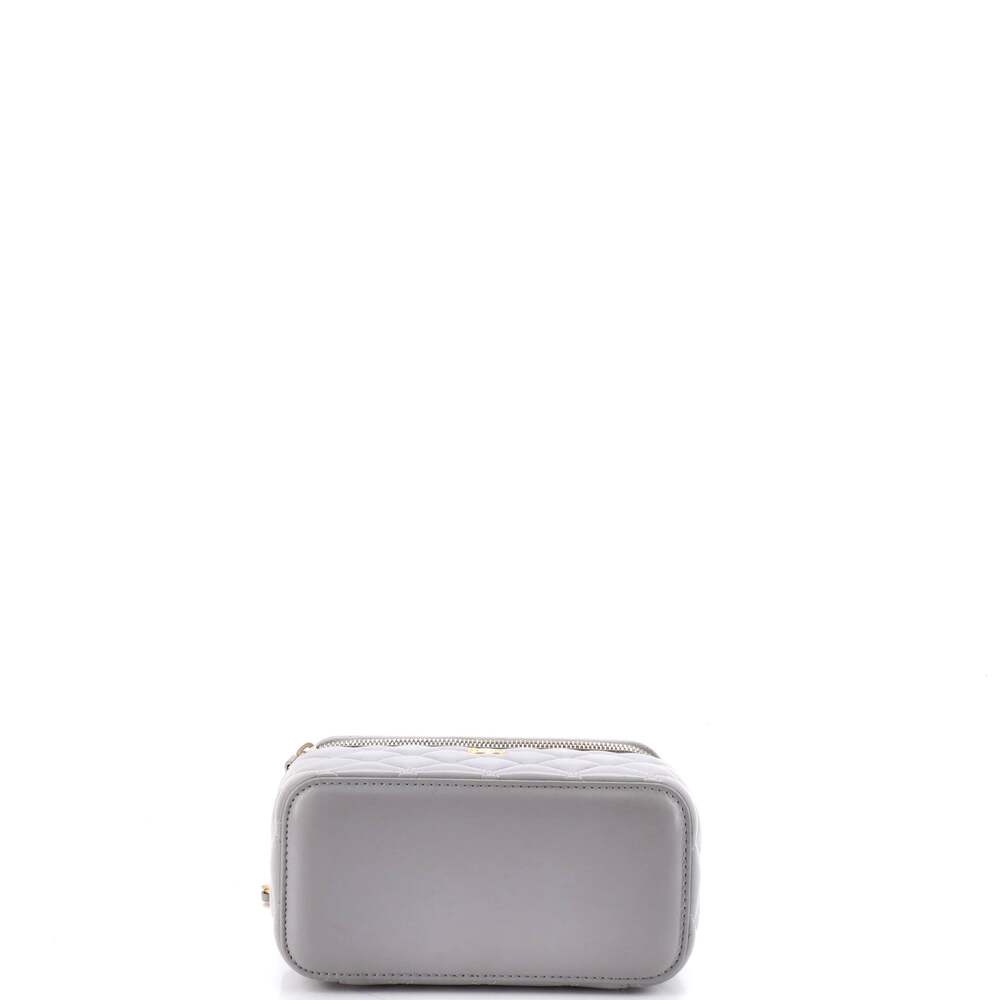 Chanel Pearl Crush Vanity Case With #249632C39B - Picture 4 of 7